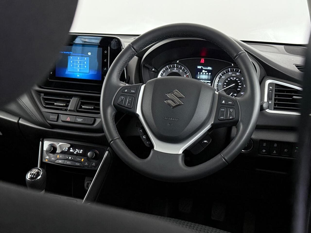 Suzuki S-Cross thumbnail Steering Wheel