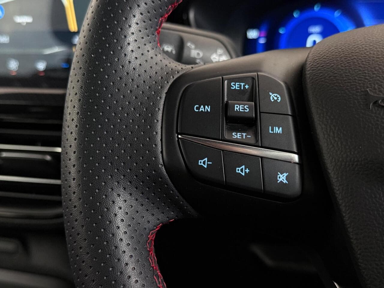 Ford Focus thumbnail Misc Controls