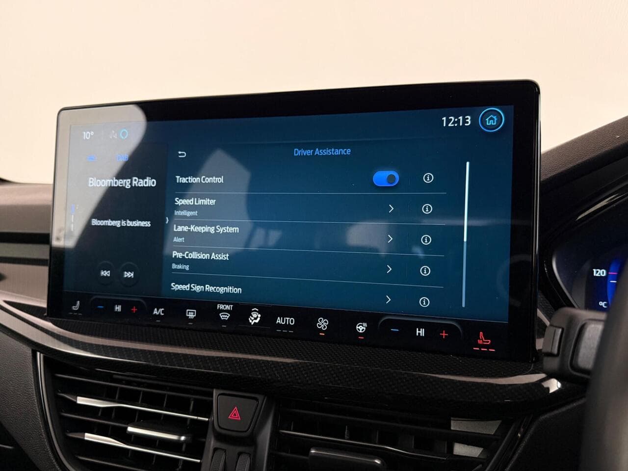 Ford Focus thumbnail Infotainment System