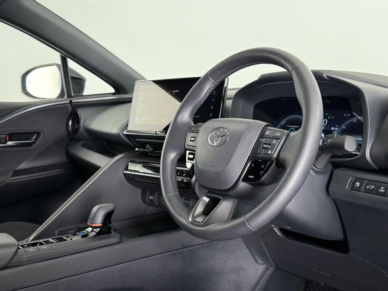 Toyota C-HR thumbnail Interior Front