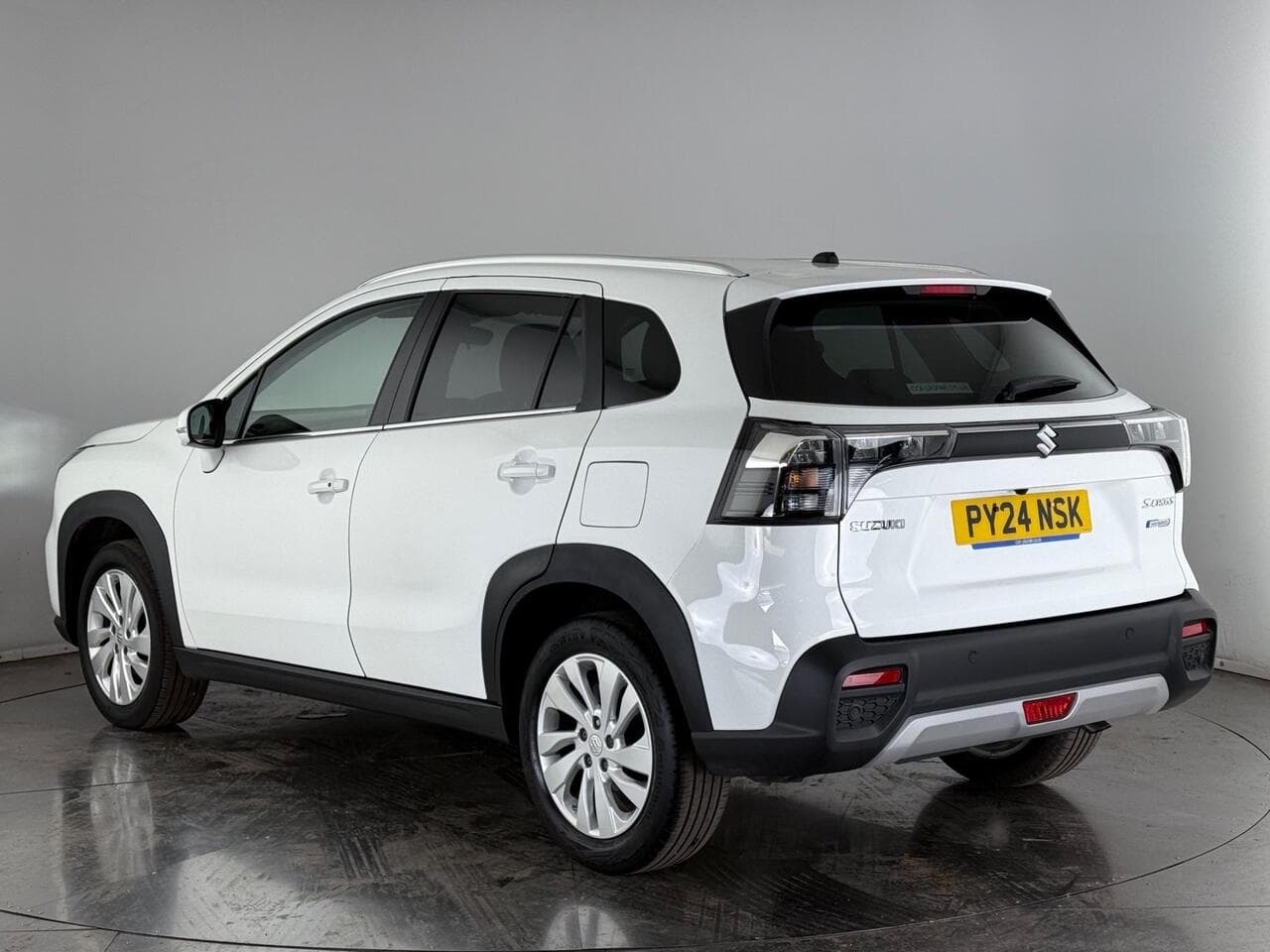 Suzuki S-Cross thumbnail Rear Left