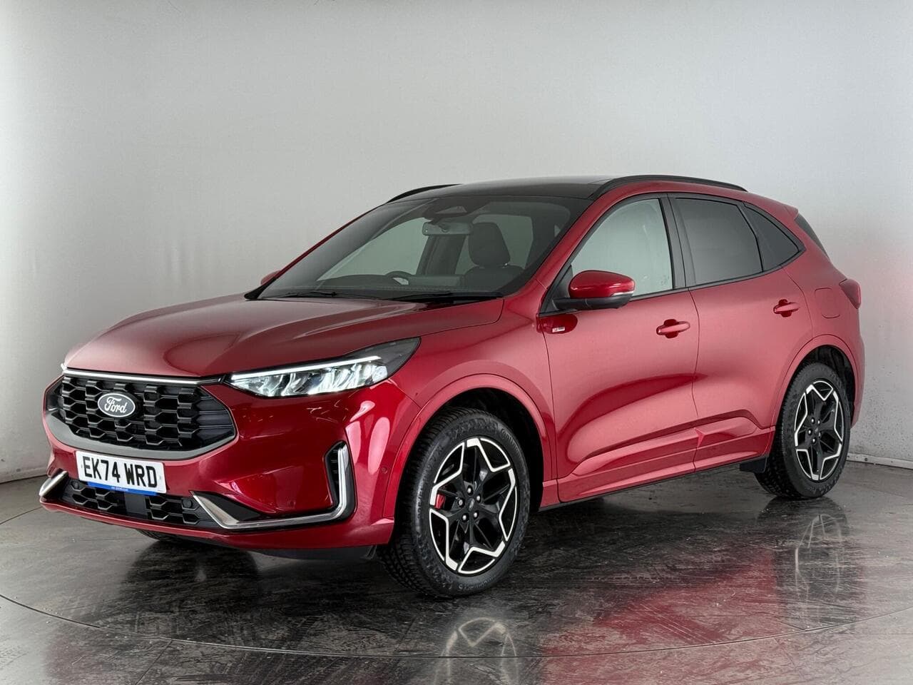 Ford Kuga thumbnail Front Left