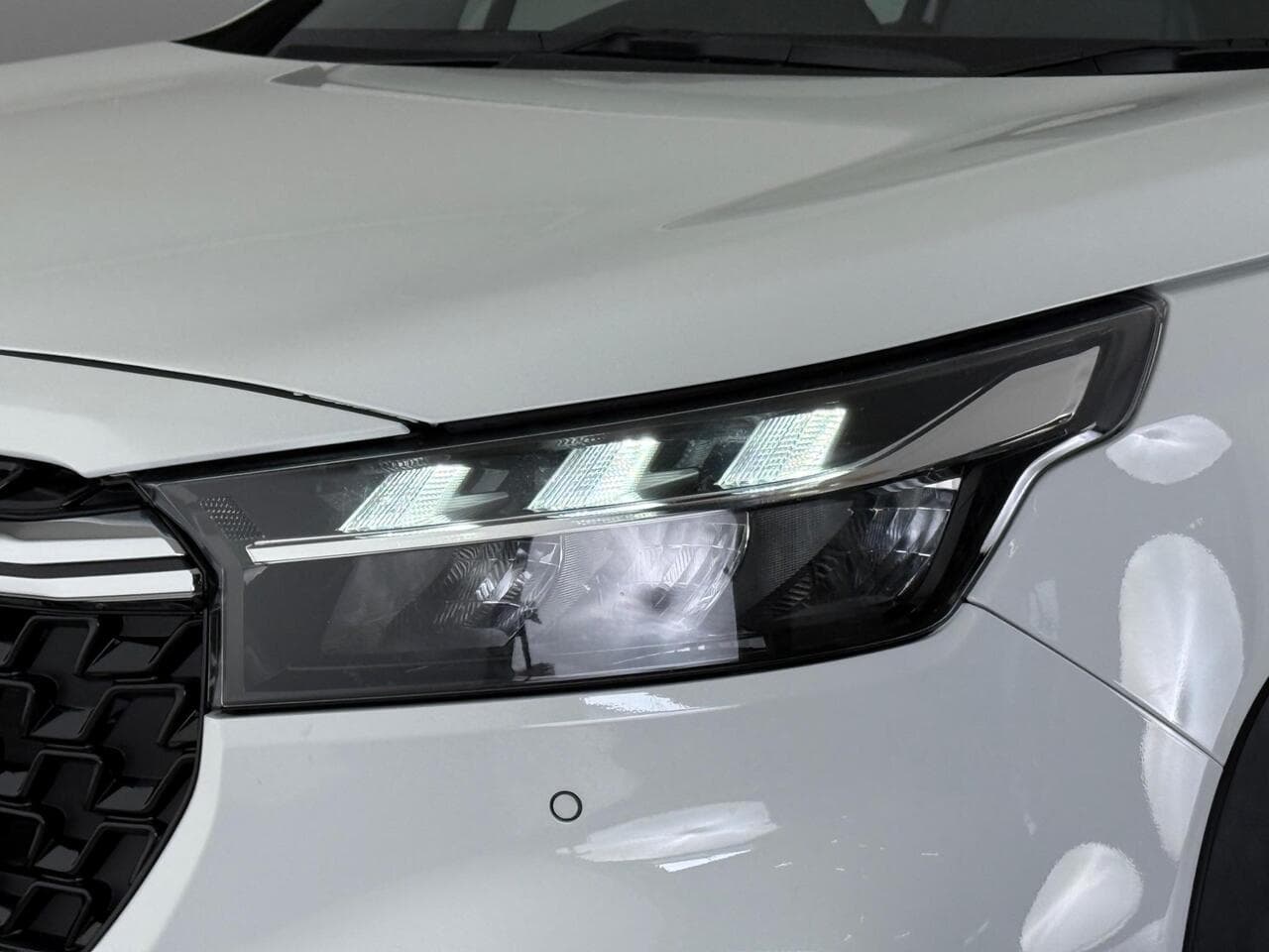 Suzuki S-Cross thumbnail Lights Front