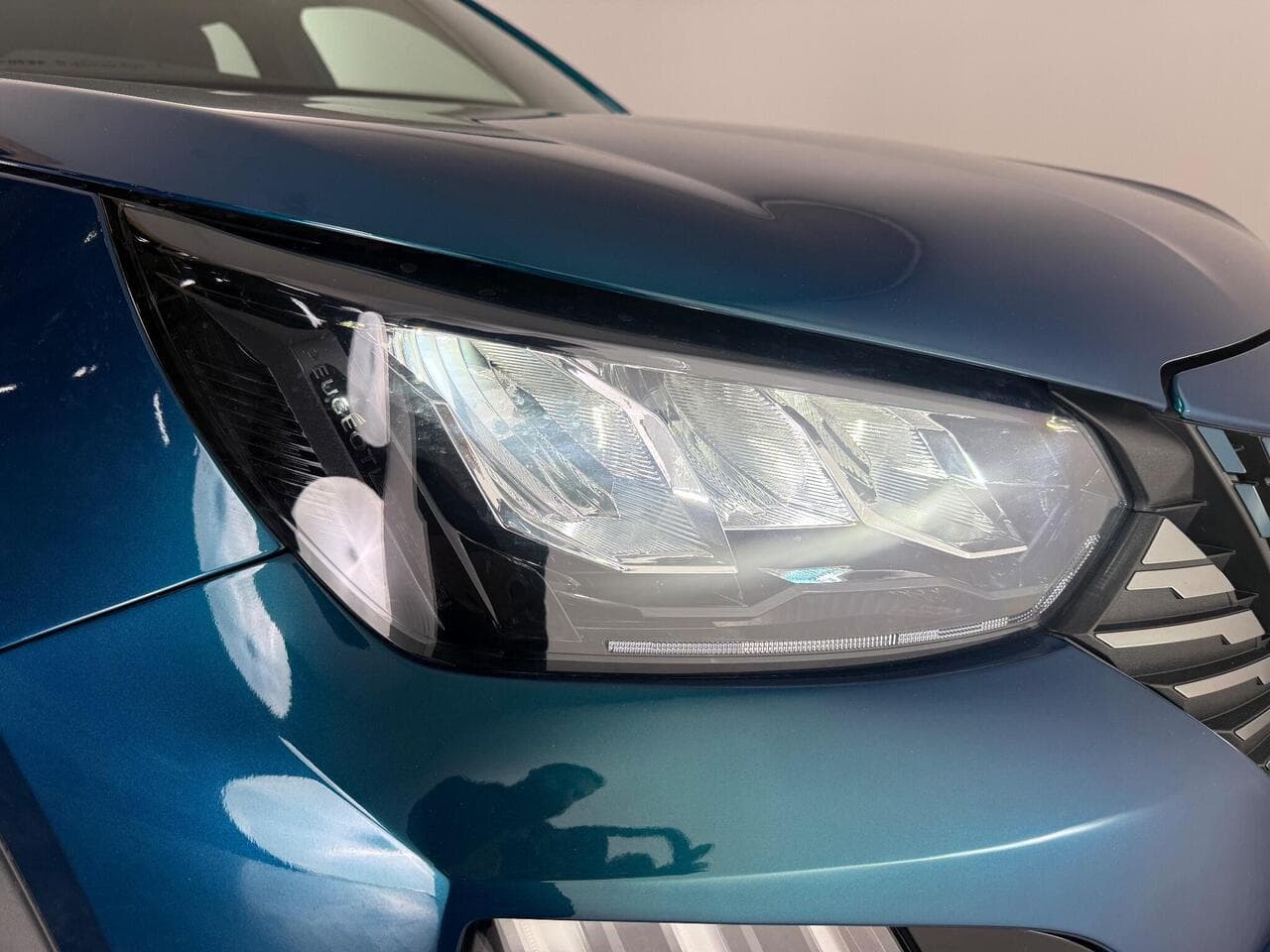 Peugeot 2008 thumbnail Lights Front