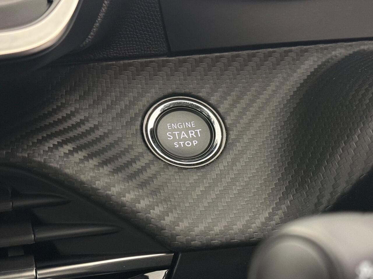 Peugeot 2008 thumbnail Misc Controls